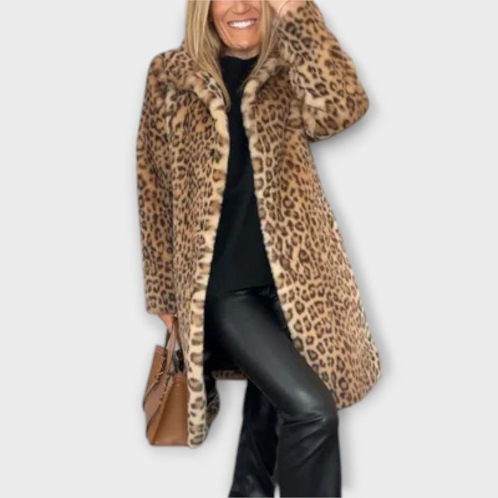 Amara – Kabát s leopardím vzorem