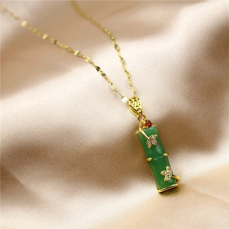 Jadeitový amulet – náhrdelník