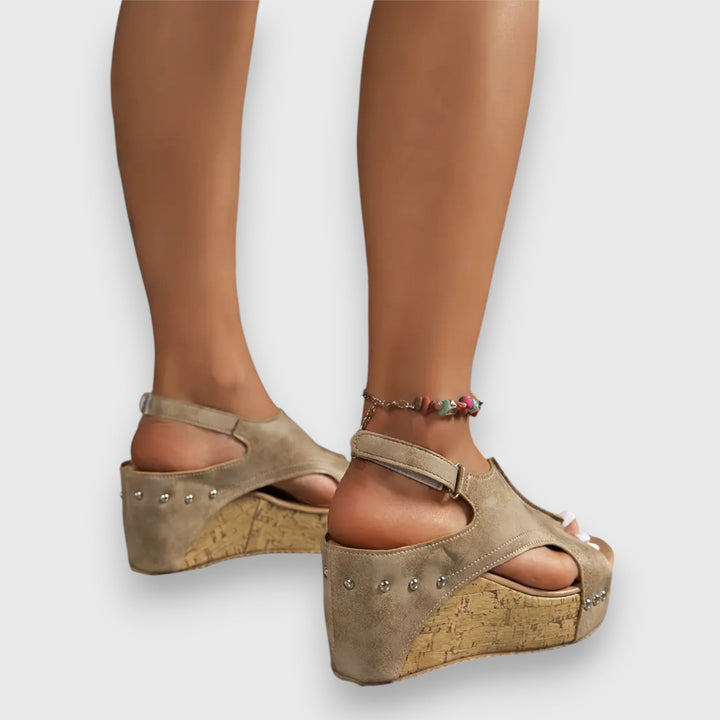 Mia – Vintage sandály na platformě