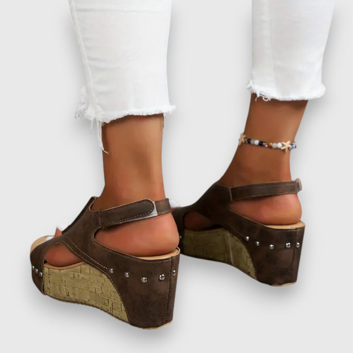 Mia – Vintage sandály na platformě