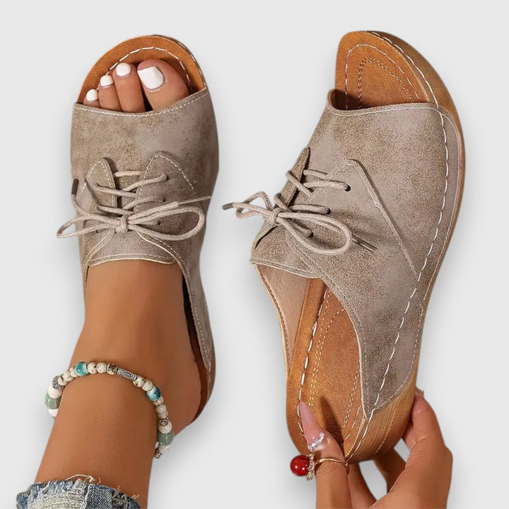 Saskia – Vintage stylové sandály