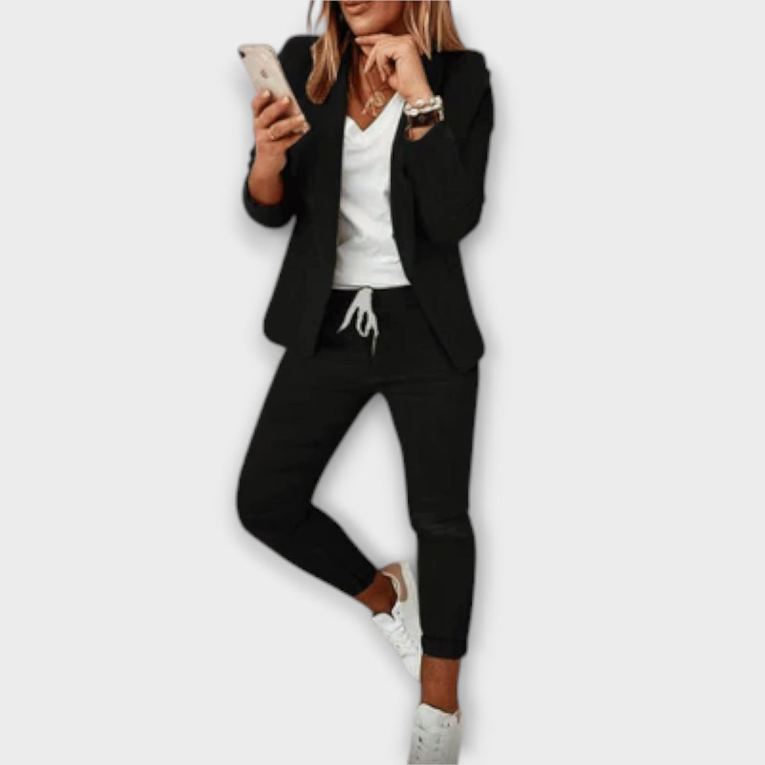 Sophia – Elegantní a pohodlná blazerová souprava