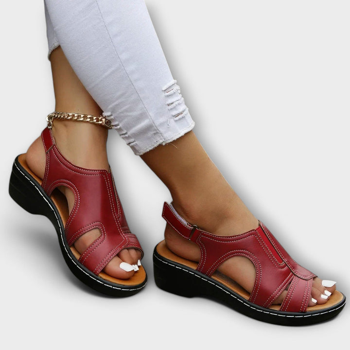 Christina – Orthopädische Ledersandalen mit Komfortabsatz