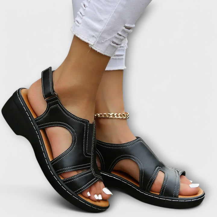 Christina – Orthopädische Ledersandalen mit Komfortabsatz