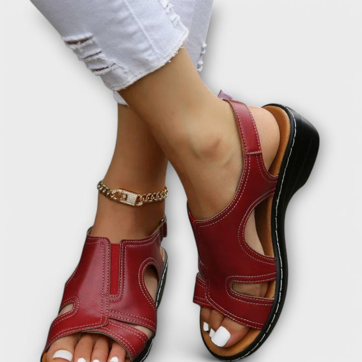 Christina – Orthopädische Ledersandalen mit Komfortabsatz