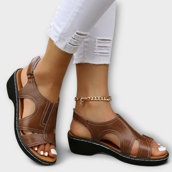 Christina – Orthopädische Ledersandalen mit Komfortabsatz