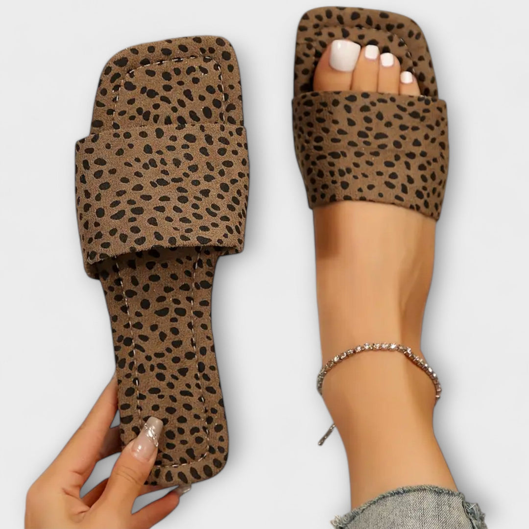 Ploché pantofle s leopardím vzorem