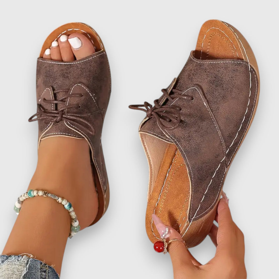 Saskia – Vintage stylové sandály