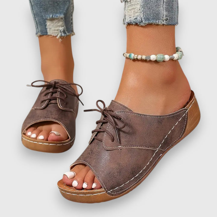Saskia – Vintage stylové sandály