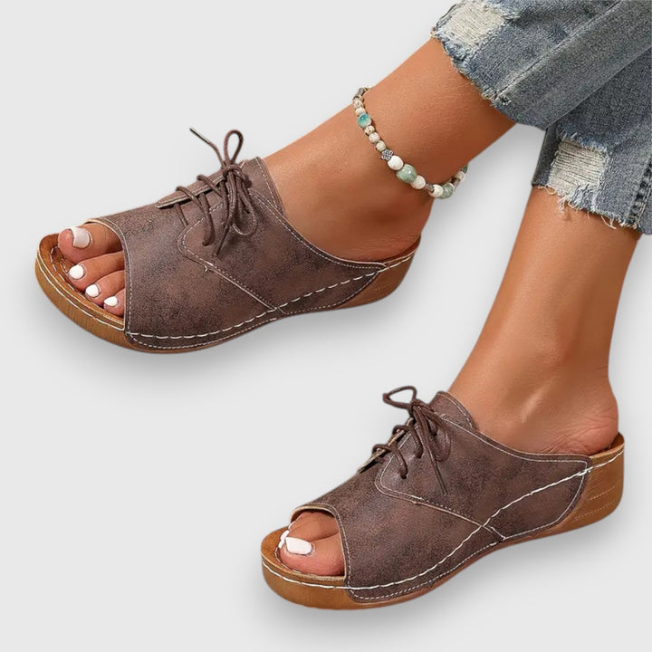 Saskia – Vintage stylové sandály