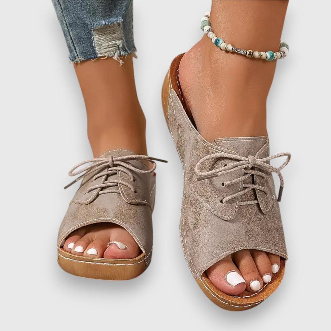 Saskia – Vintage stylové sandály